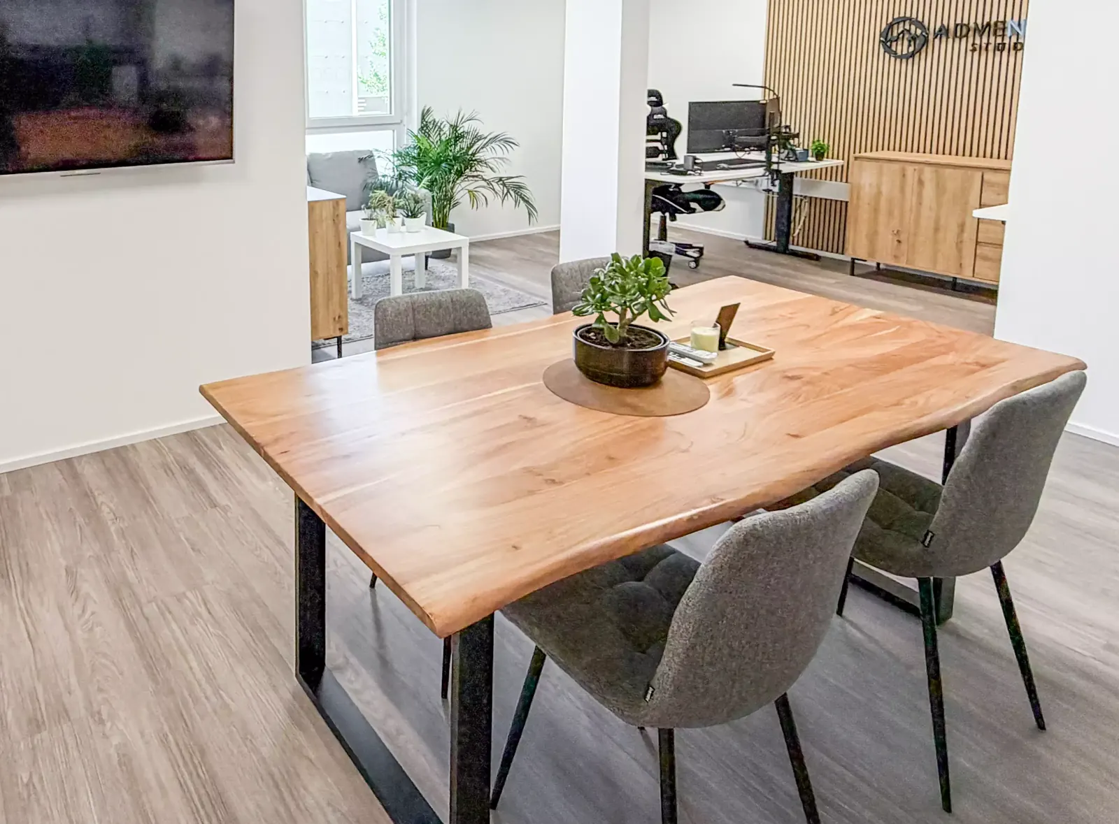 Besprechungstisch aus Holz